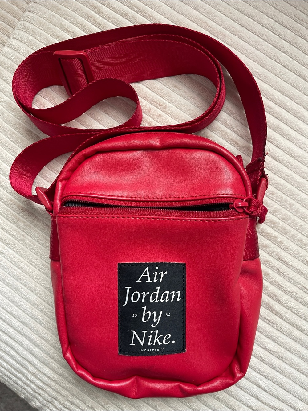 Nike Red Air Jordan Crossbody Bag - Picture 4 of 10